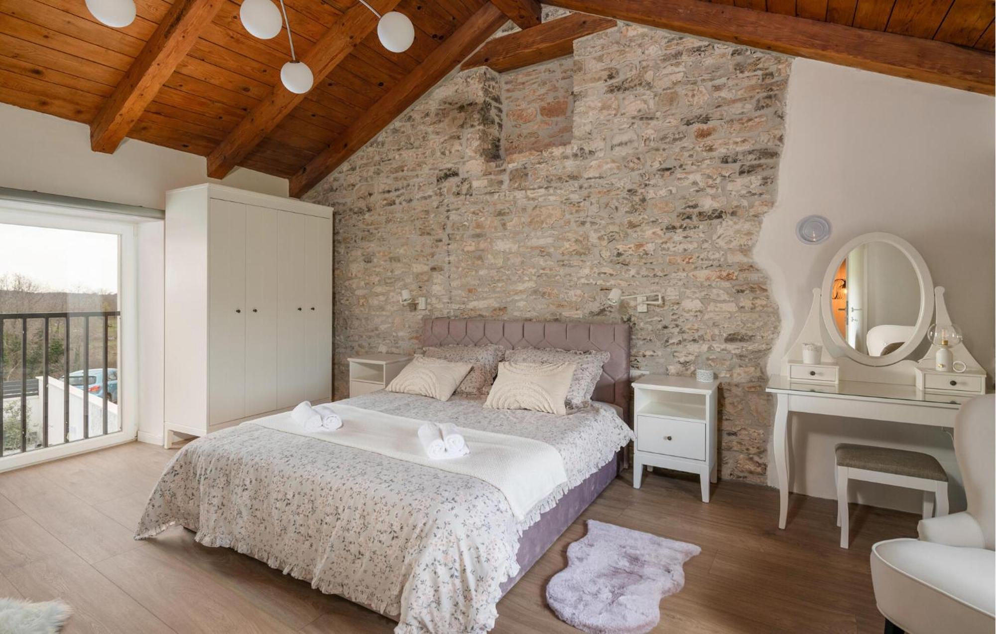 Lovely Home In Vidulini With Kitchen Exterior foto
